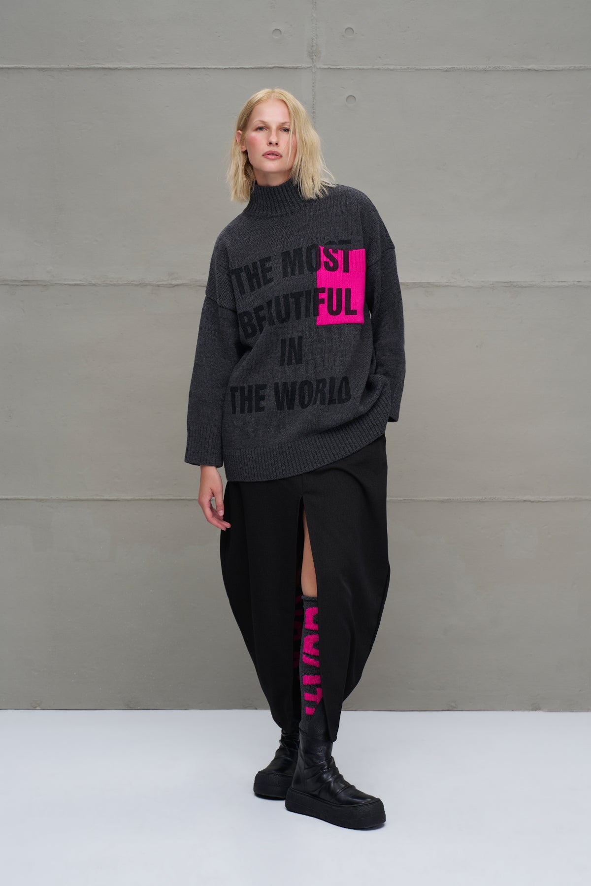Anthracite Pink Logo Detailed Armless 18287